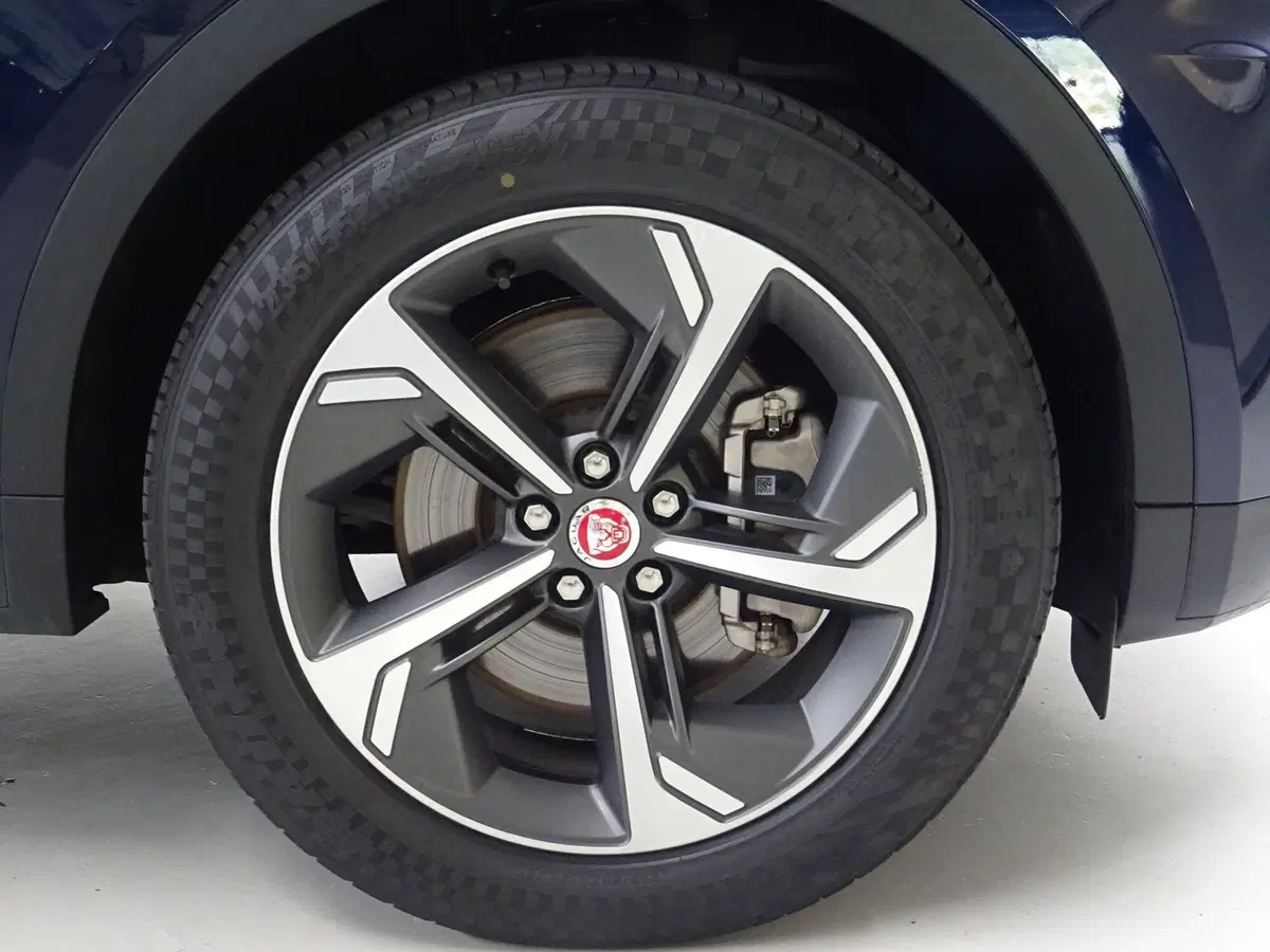 Jaguar E-Pace usata a Como (9)