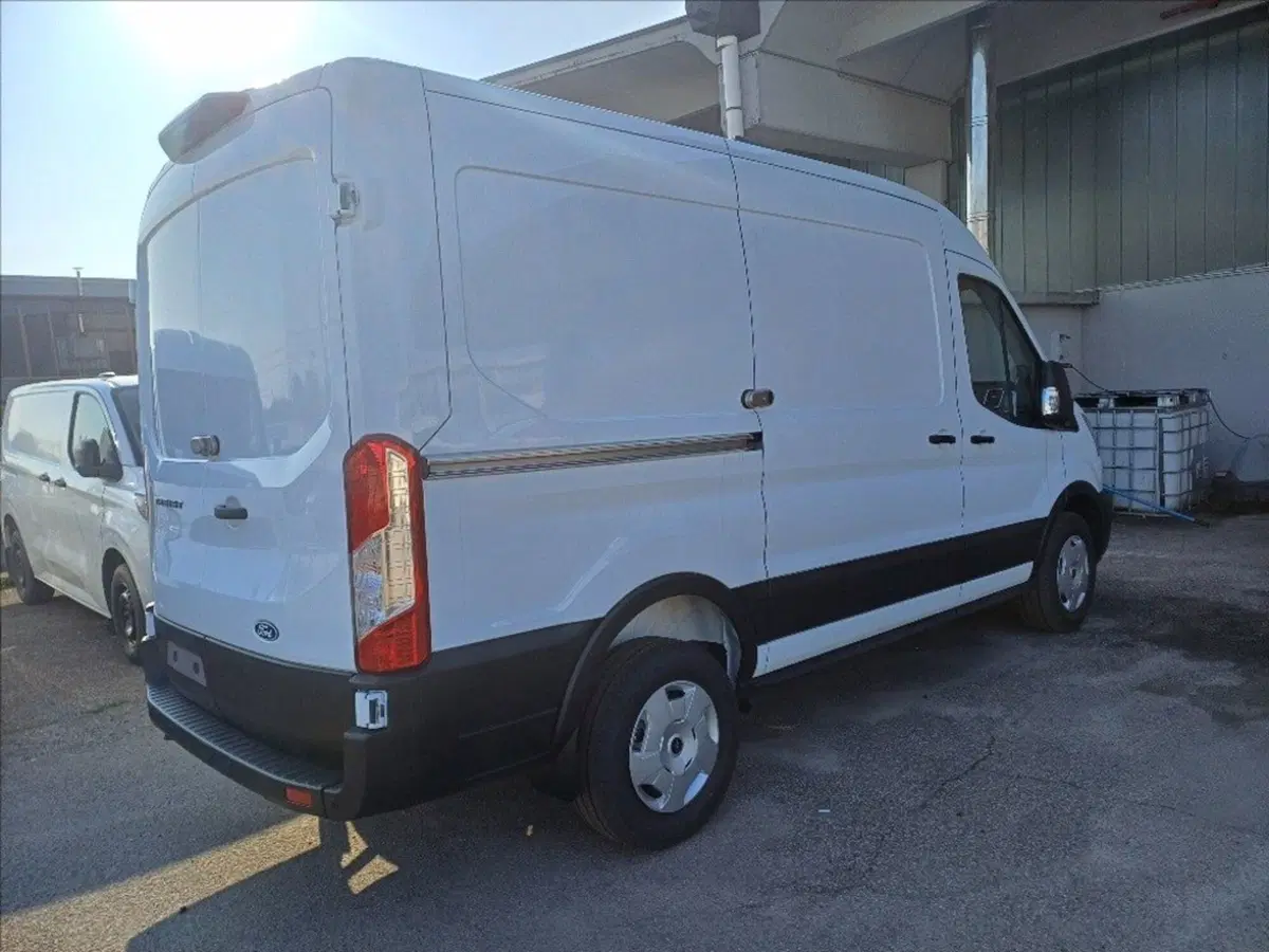 Ford Transit Furgone nuova a Milano (5)