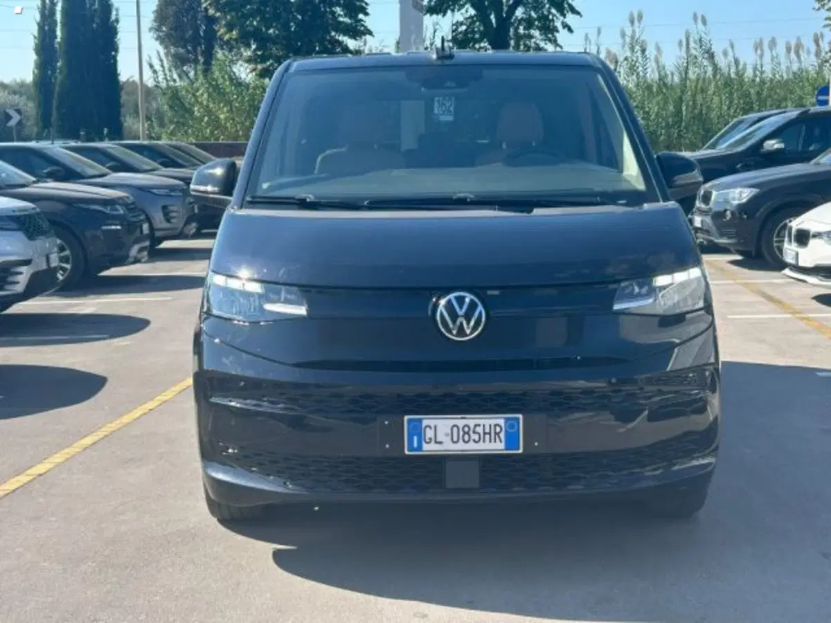 Volkswagen Multivan usata a Lucca