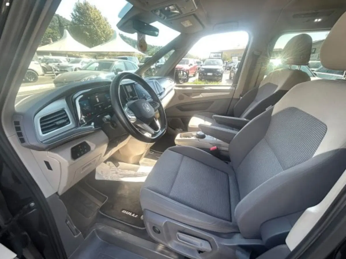 Volkswagen Multivan usata a Lucca (13)