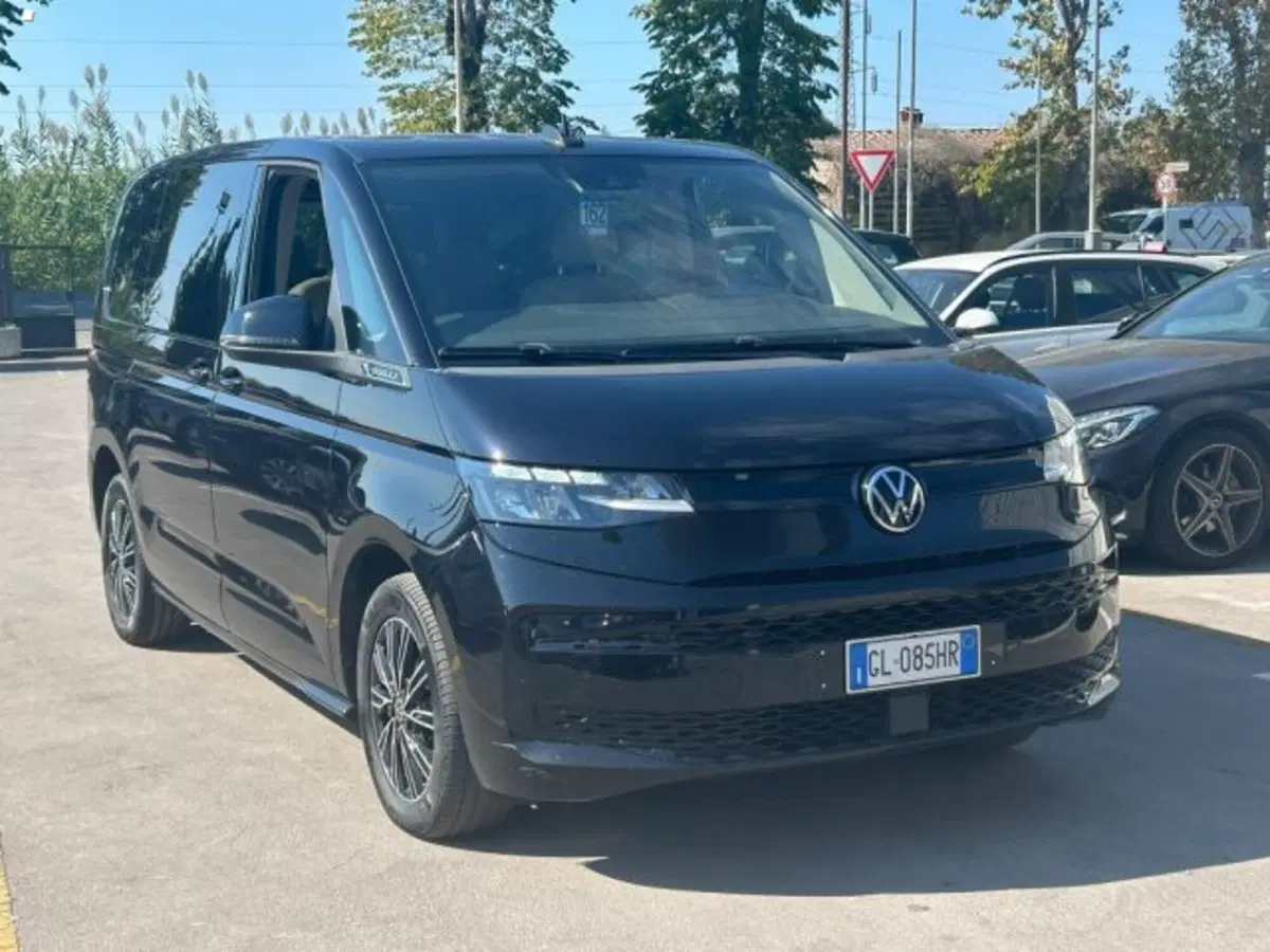Volkswagen Multivan usata a Lucca (2)