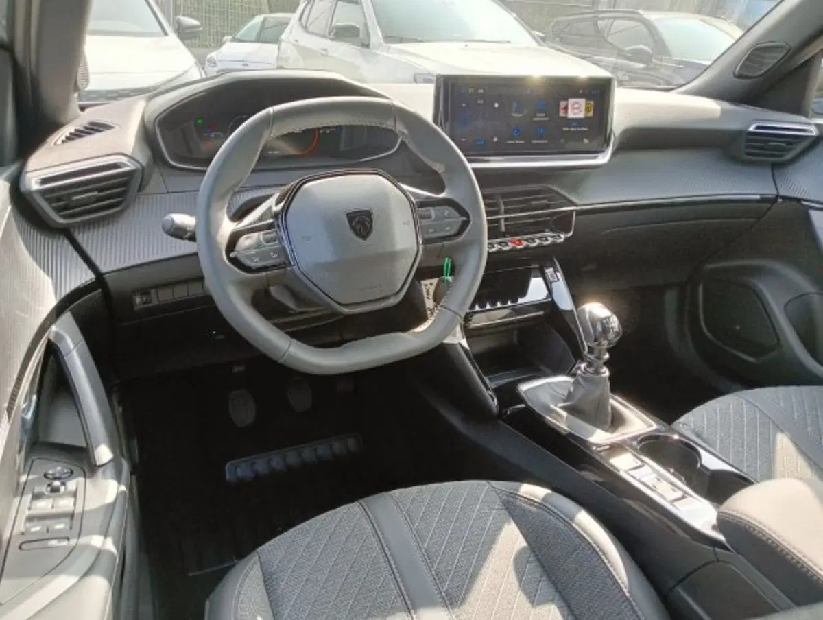 Peugeot 2008 nuova a Brescia (6)