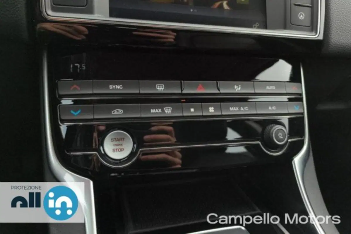 Jaguar XE usata a Venezia (12)