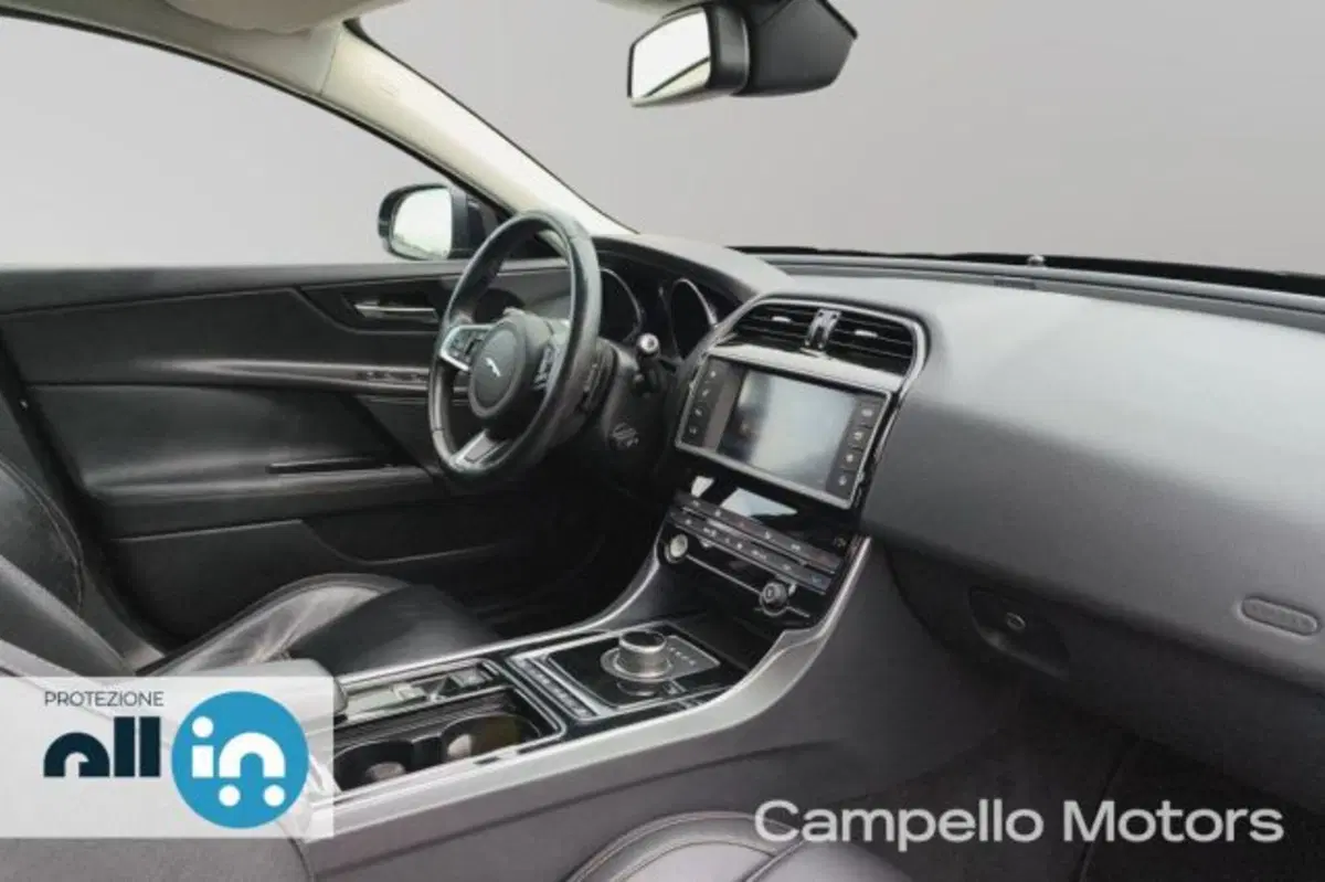 Jaguar XE usata a Venezia (14)