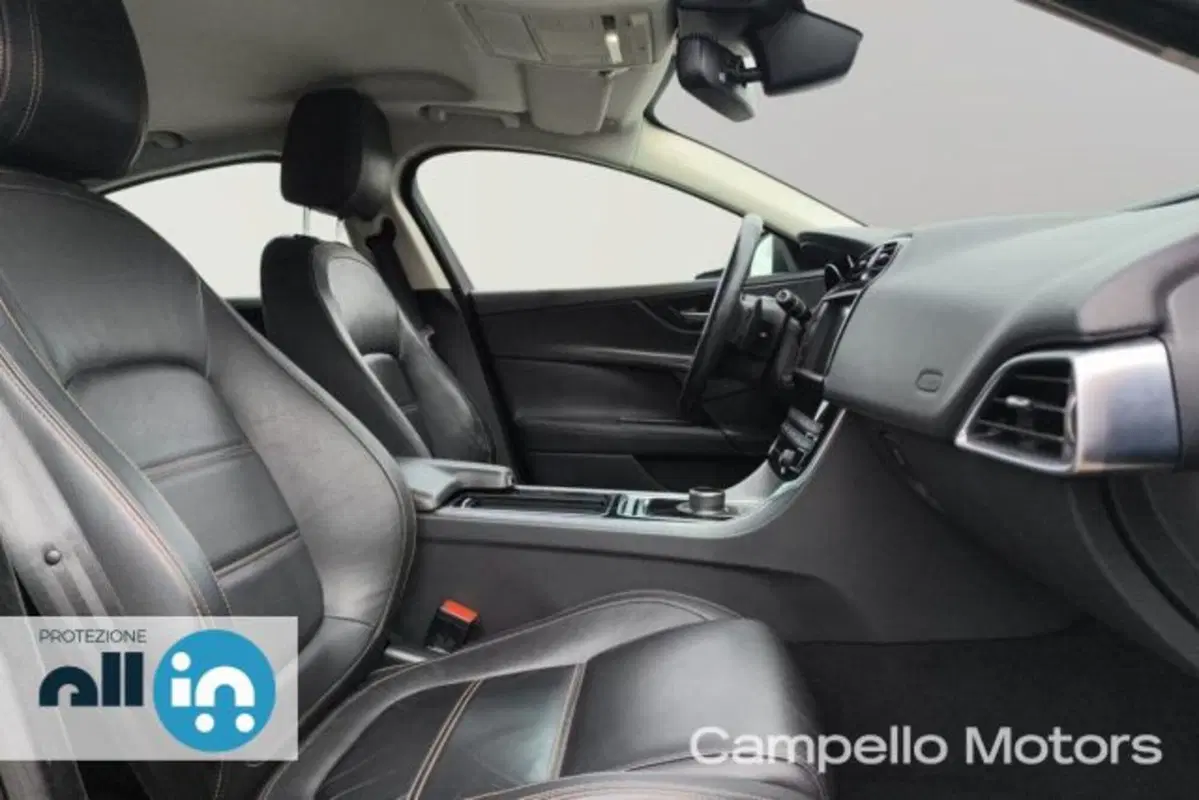 Jaguar XE usata a Venezia (15)
