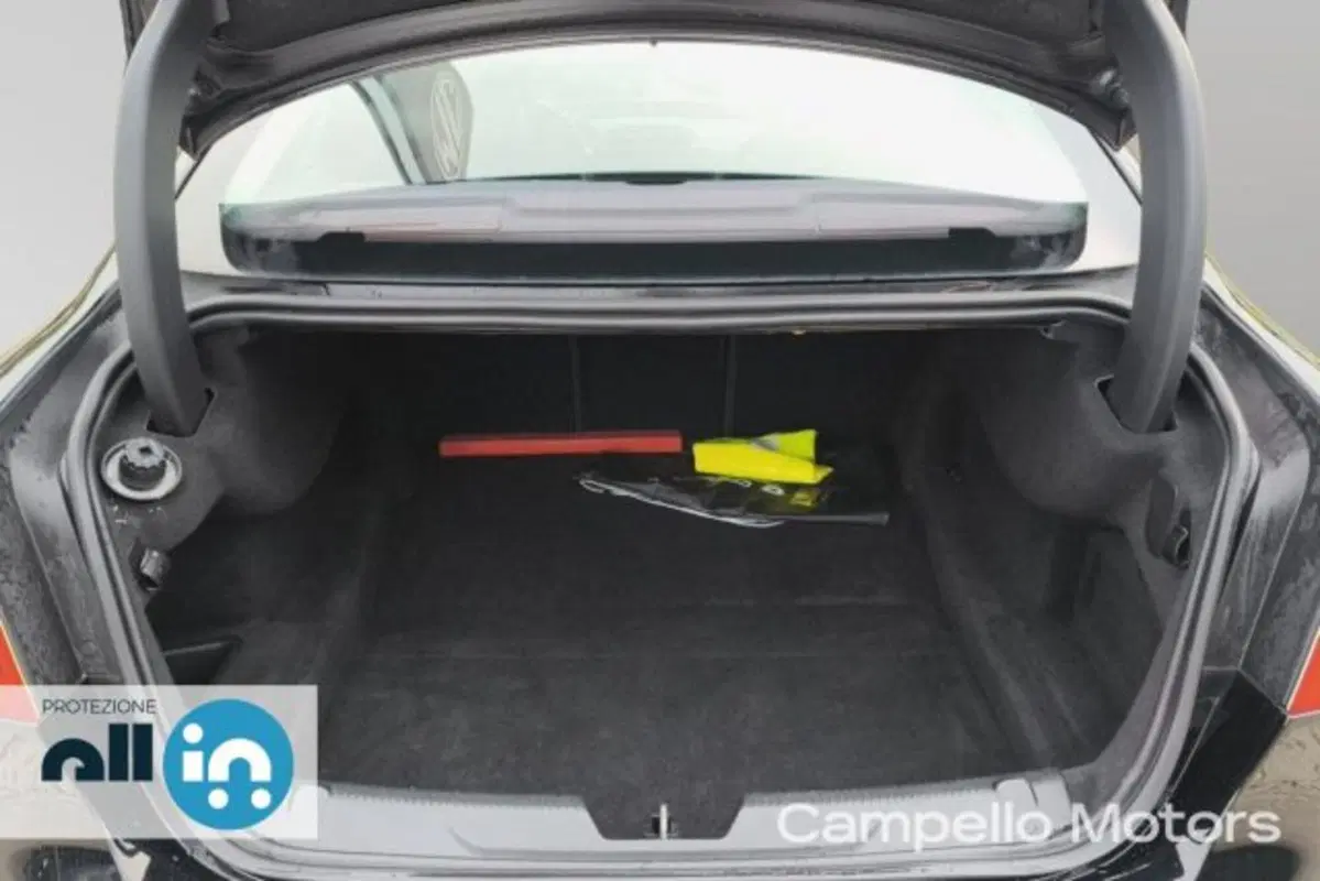 Jaguar XE usata a Venezia (18)