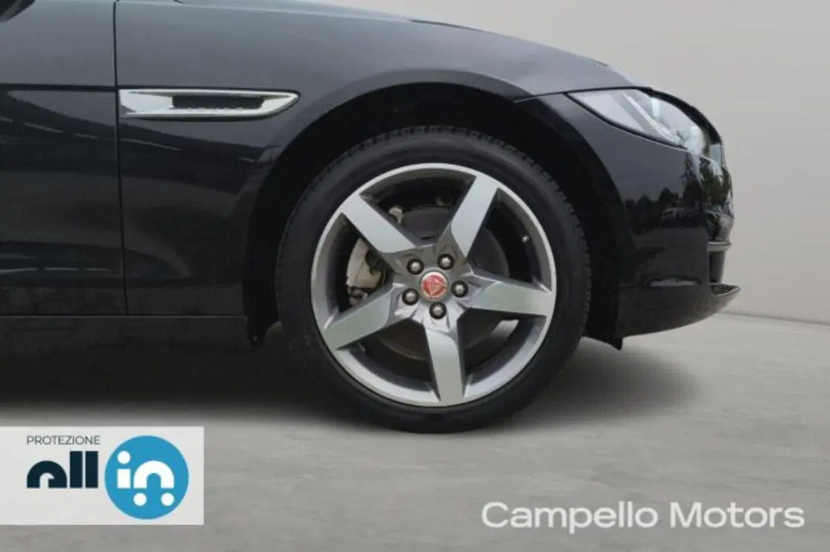 Jaguar XE usata a Venezia (19)