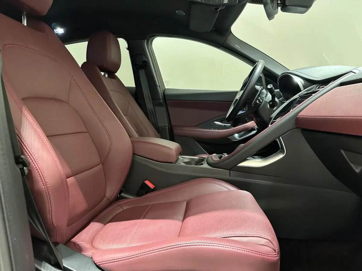 Jaguar E-Pace usata a Varese (11)