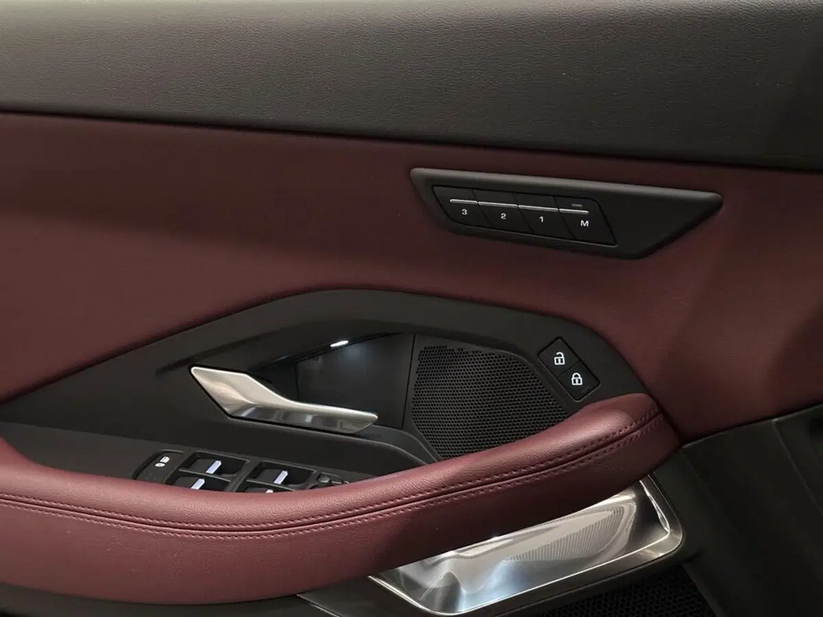 Jaguar E-Pace usata a Varese (14)