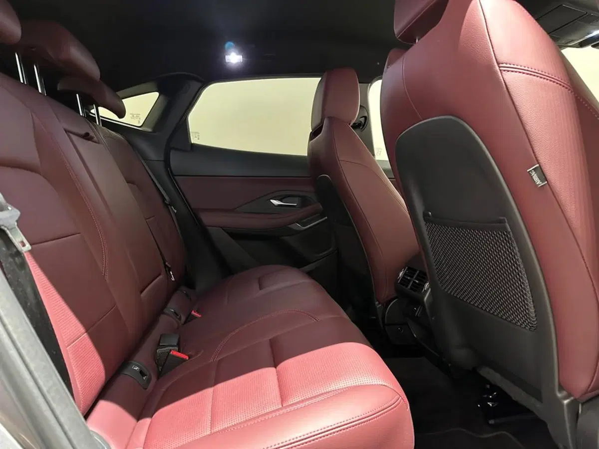 Jaguar E-Pace usata a Varese (15)