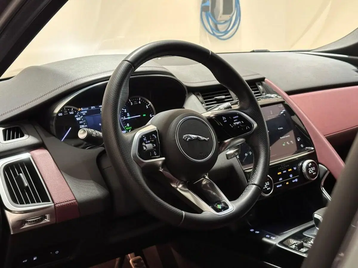 Jaguar E-Pace usata a Varese (6)