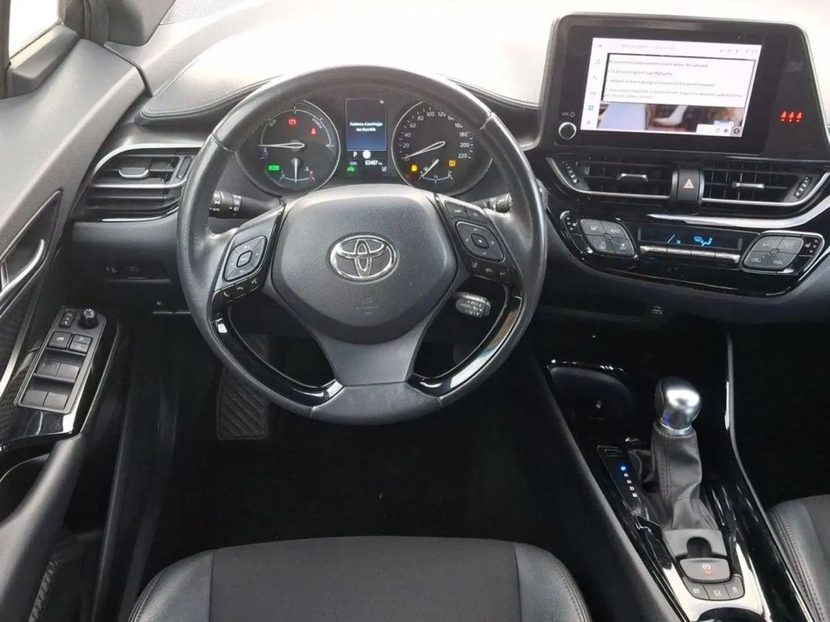 Toyota Toyota C-HR usata a Roma (8)
