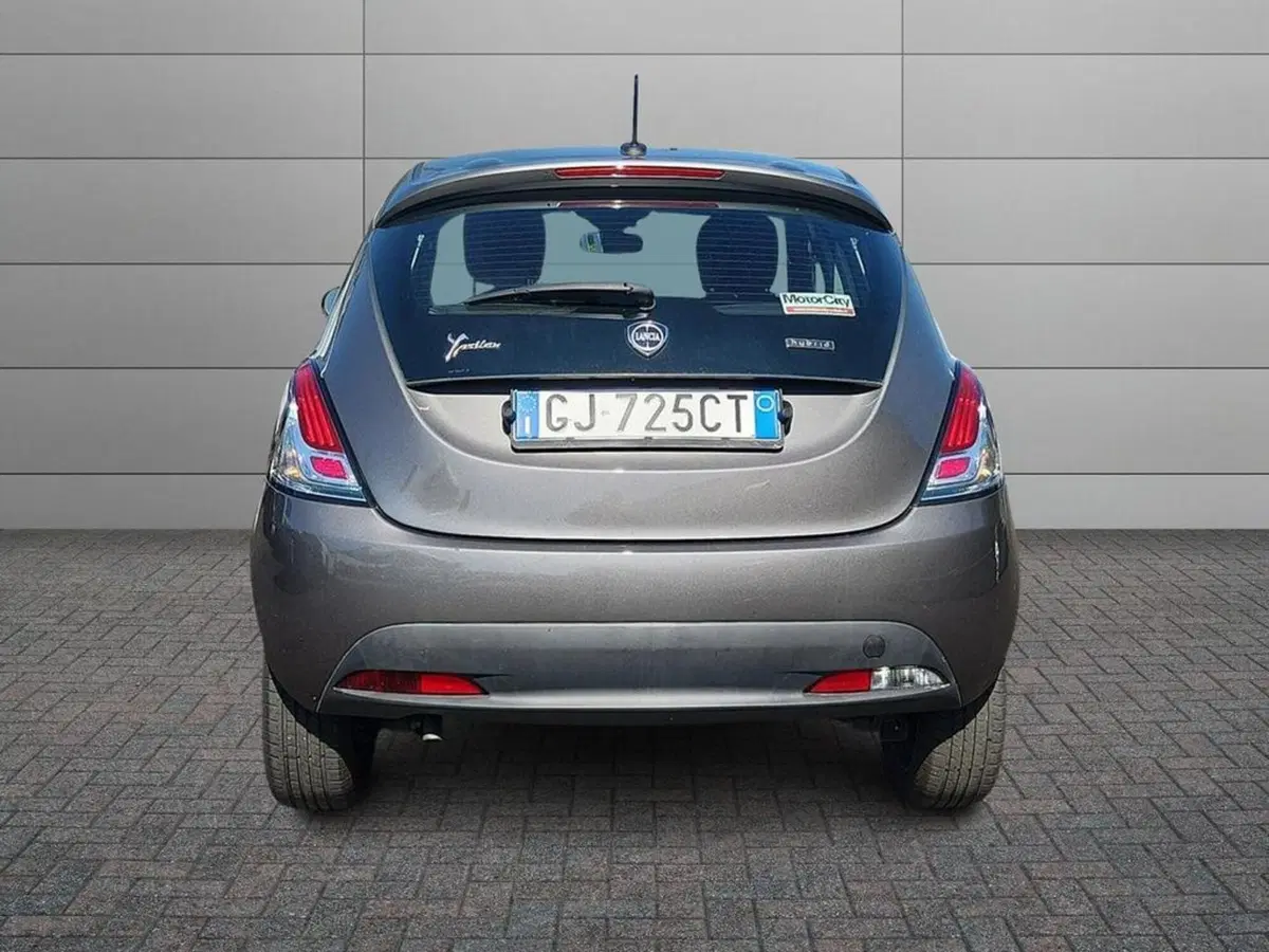 Lancia Ypsilon usata a Roma (11)