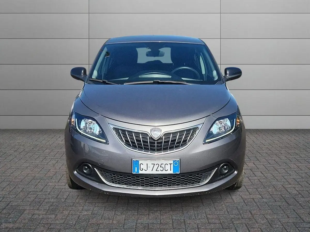 Lancia Ypsilon usata a Roma (12)