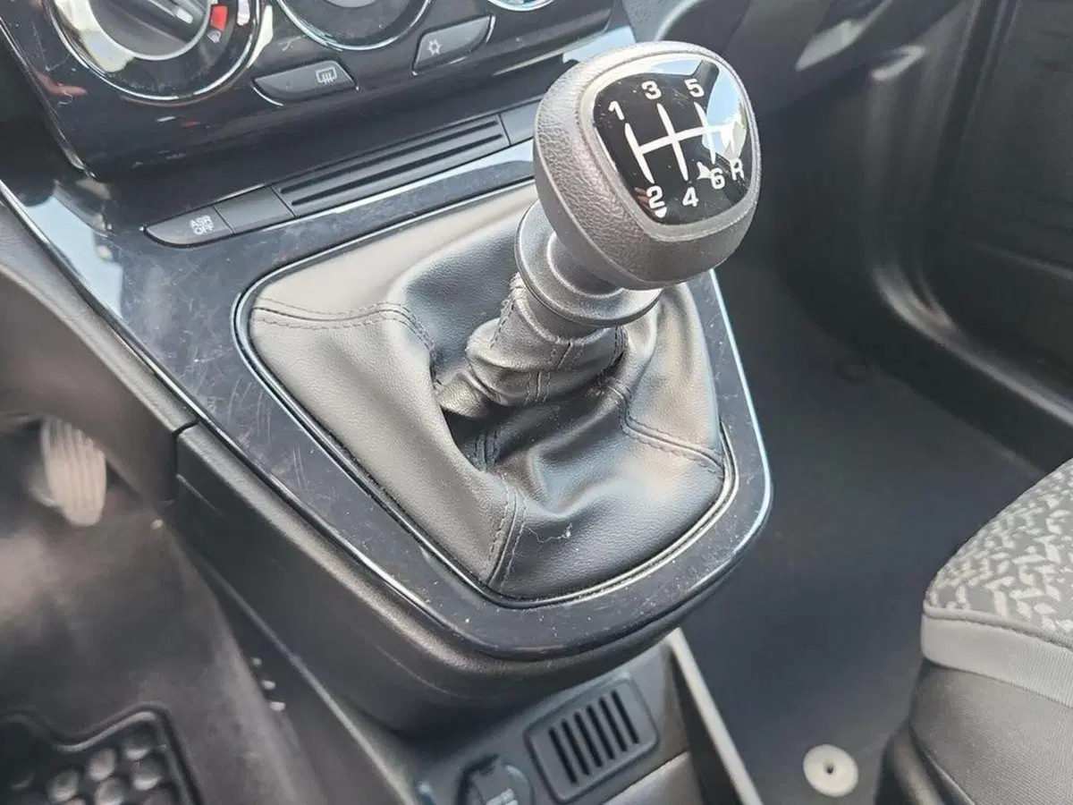 Lancia Ypsilon usata a Roma (15)