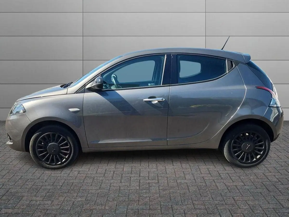 Lancia Ypsilon usata a Roma (2)