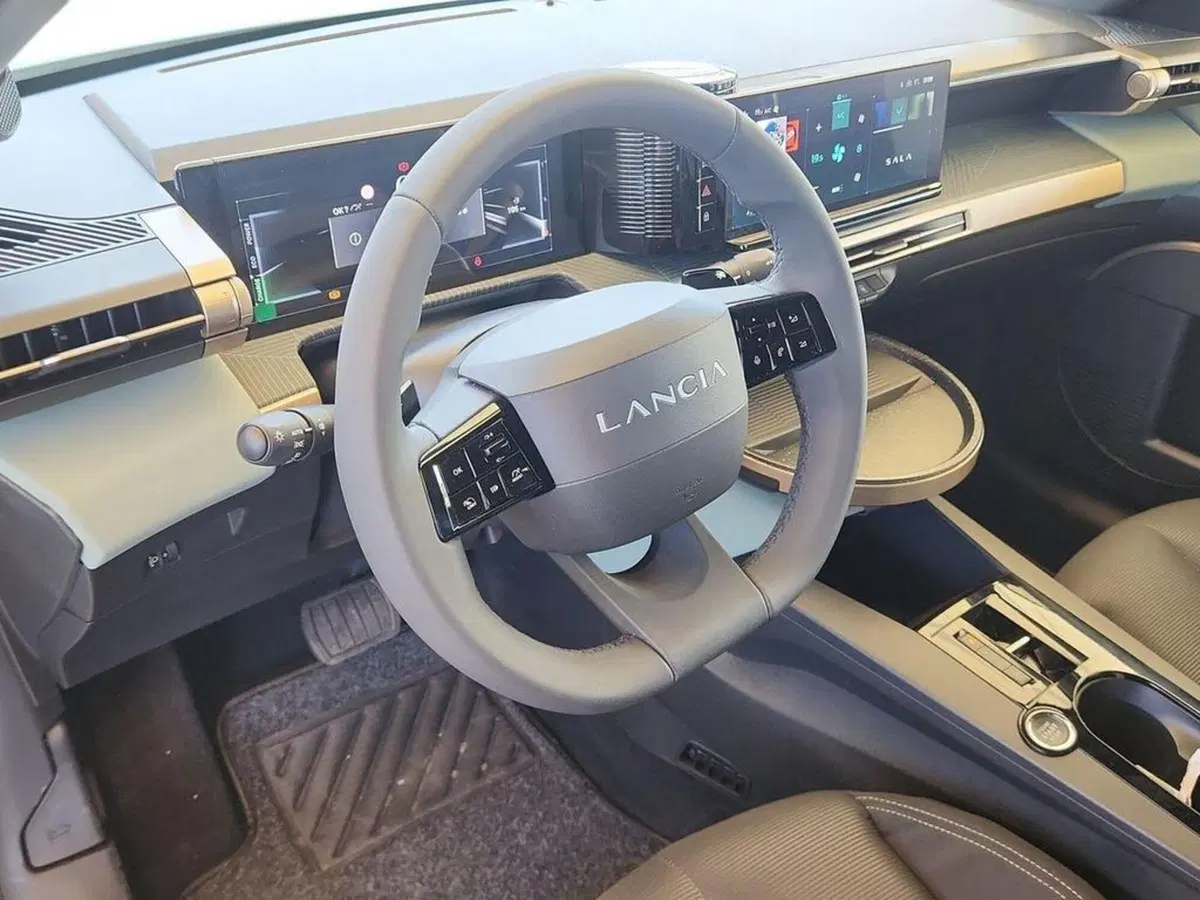 Lancia Ypsilon usata a Roma (6)