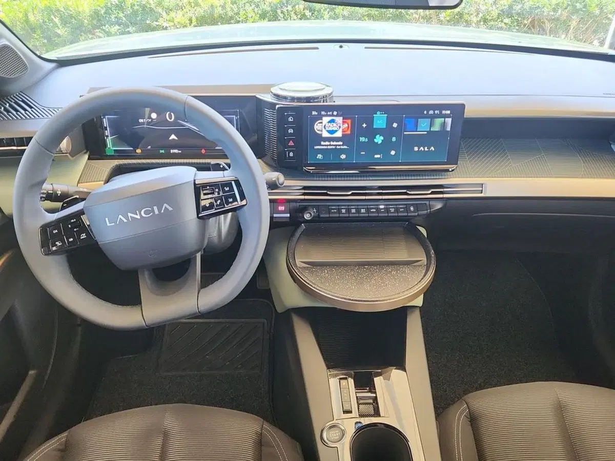 Lancia Ypsilon usata a Roma (9)