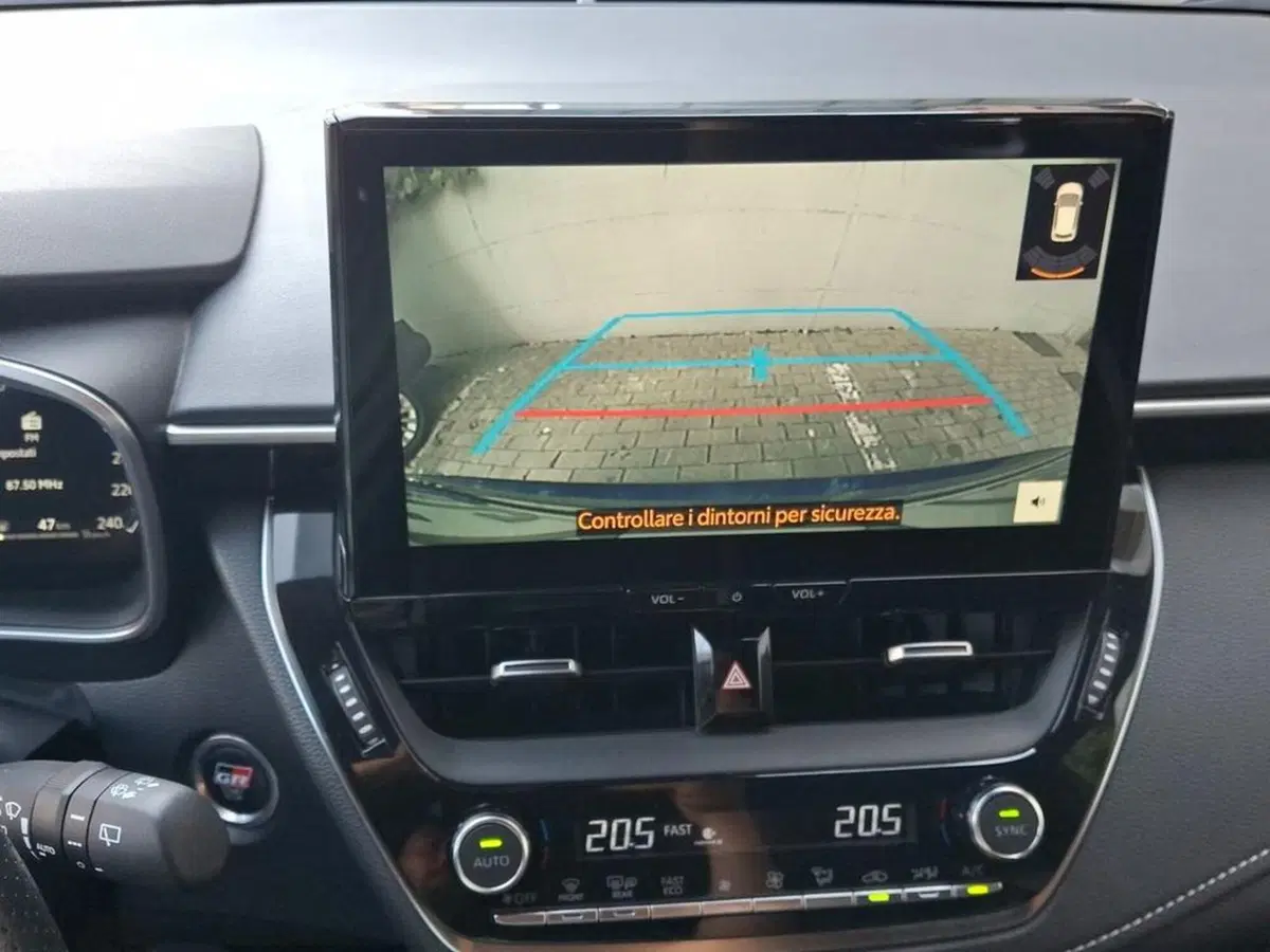 Toyota Corolla Touring Sports usata a Roma (15)