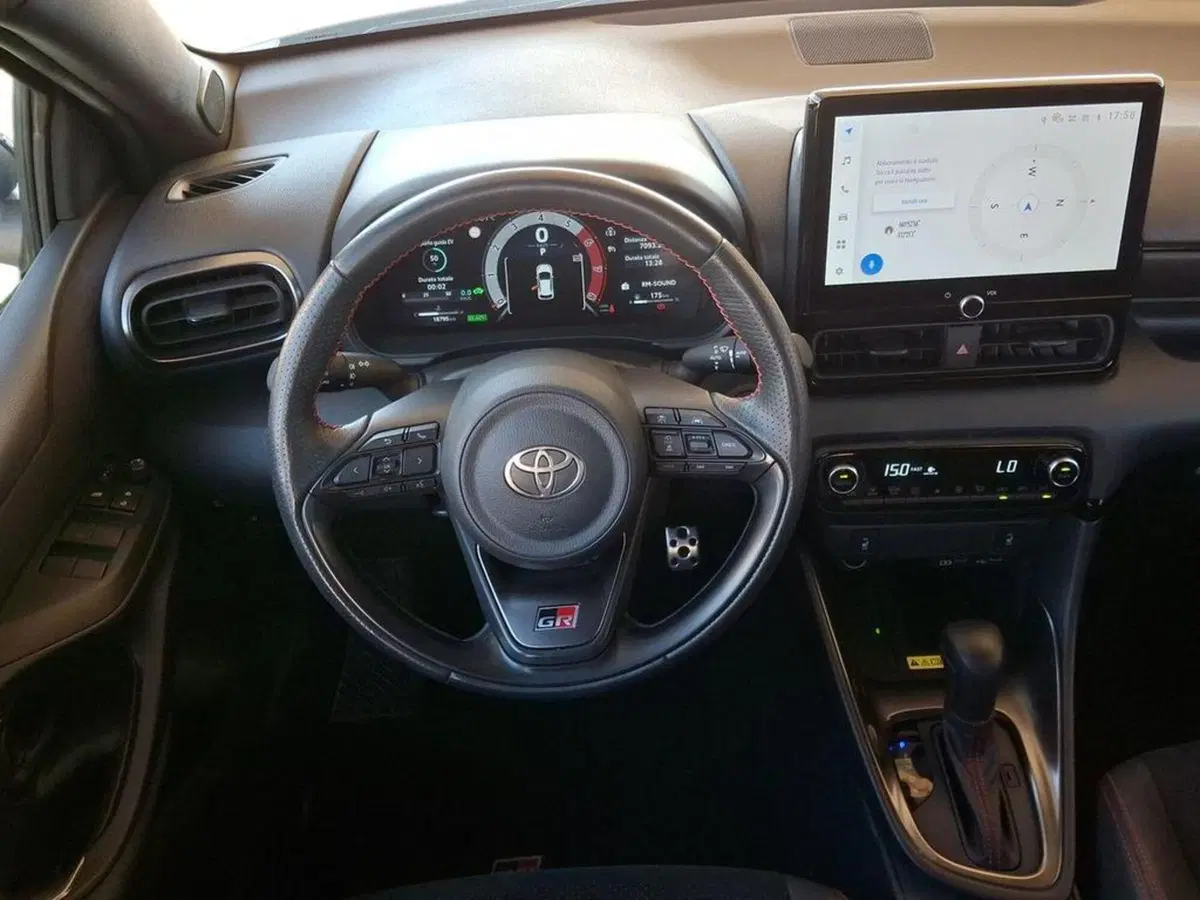 Toyota Yaris Cross usata a Roma (8)