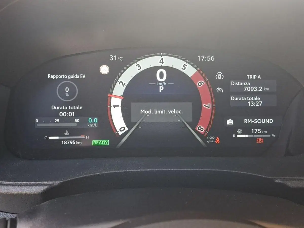 Toyota Yaris Cross usata a Roma (9)