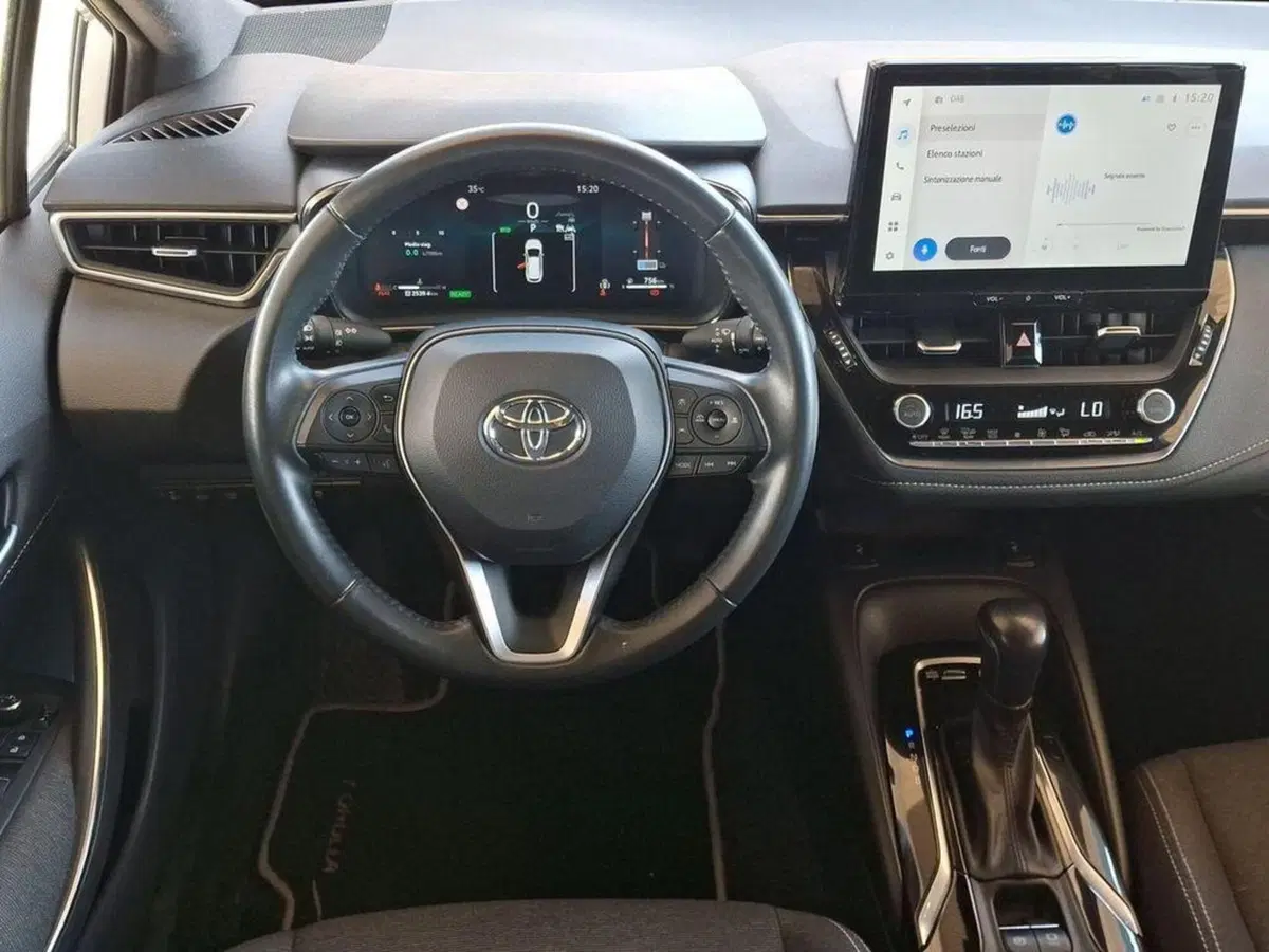Toyota Corolla Touring Sports usata a Roma (8)