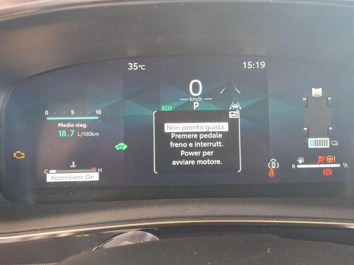 Toyota Corolla Touring Sports usata a Roma (9)