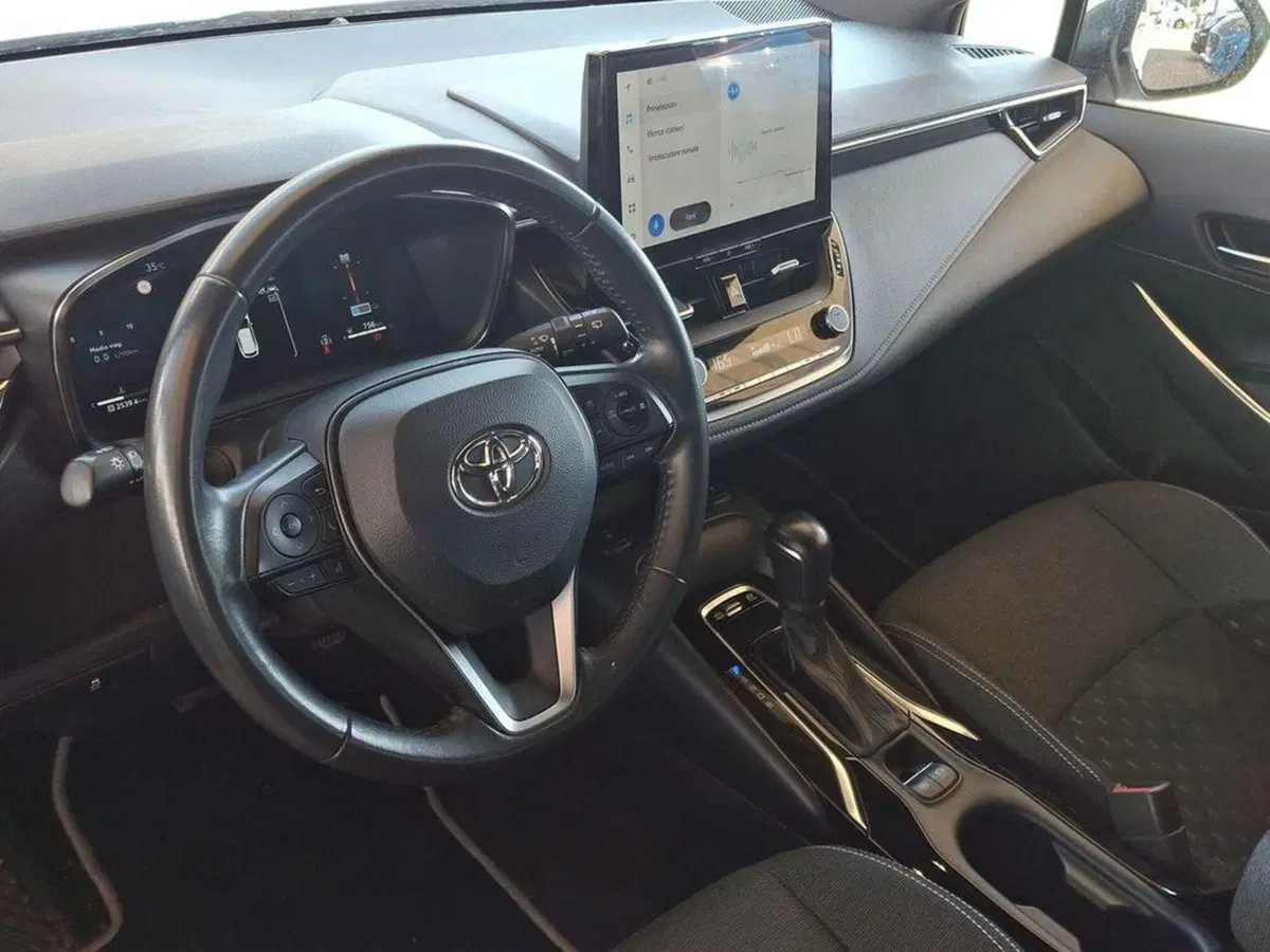 Toyota Corolla Touring Sports usata a Roma (7)