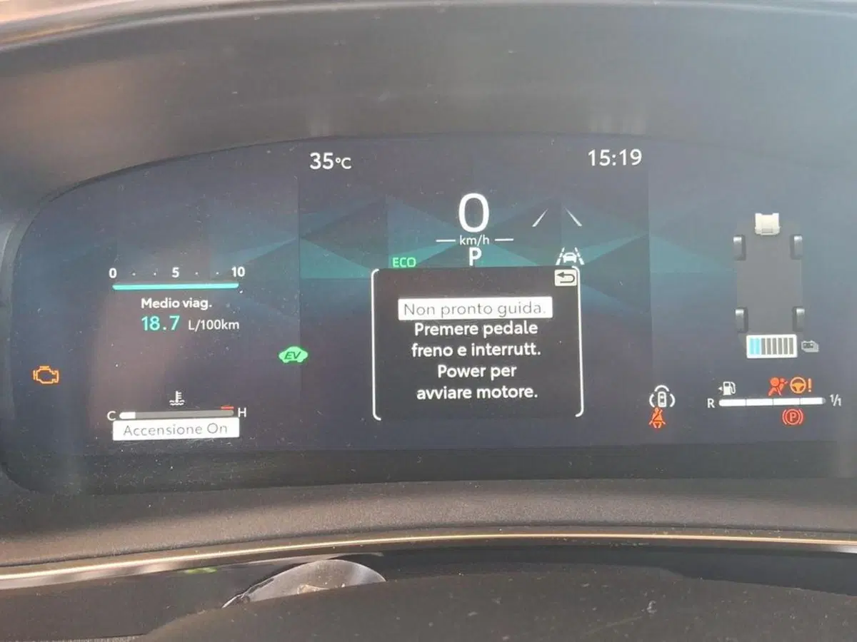 Toyota Corolla Touring Sports usata a Roma (9)