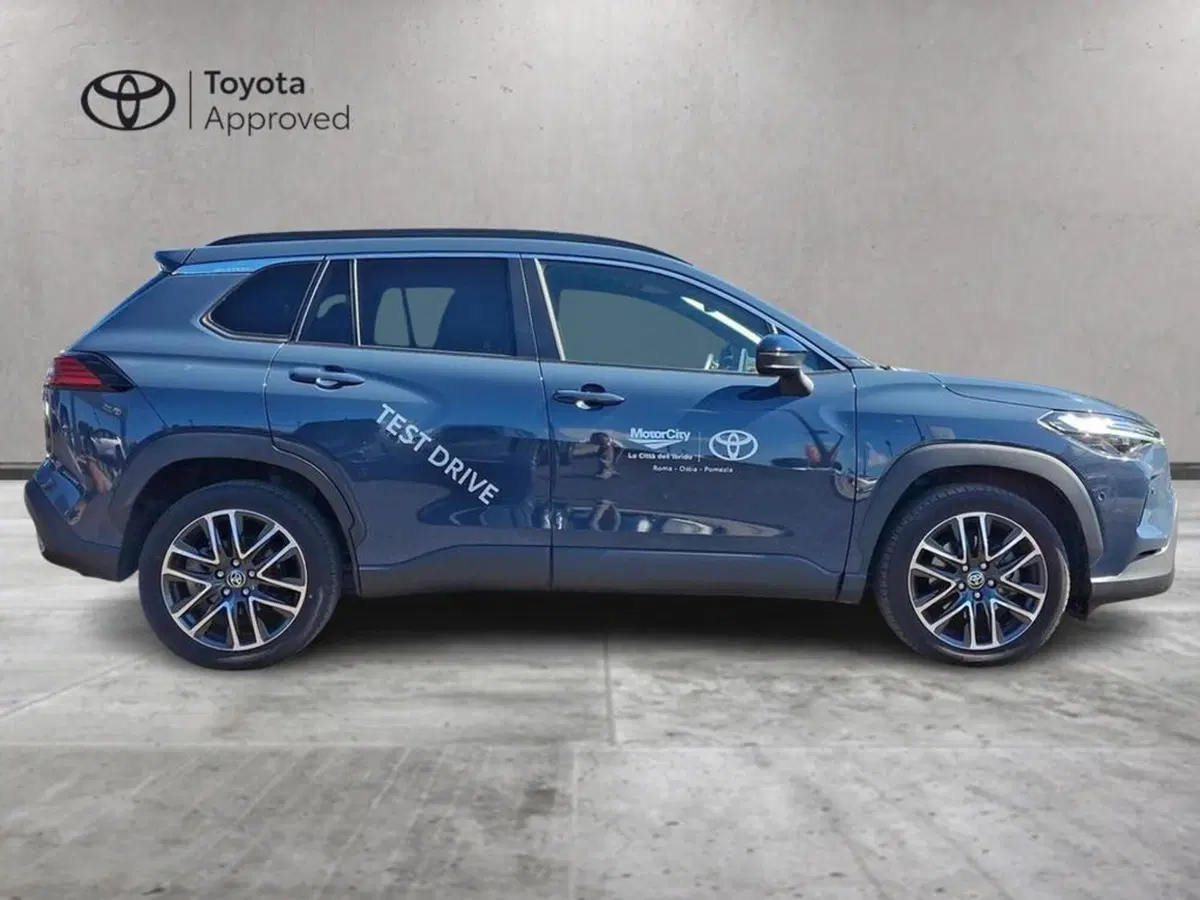 Toyota Corolla Cross usata a Roma (3)