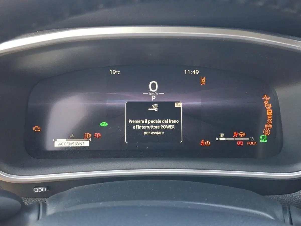 Toyota Corolla Cross usata a Roma (8)