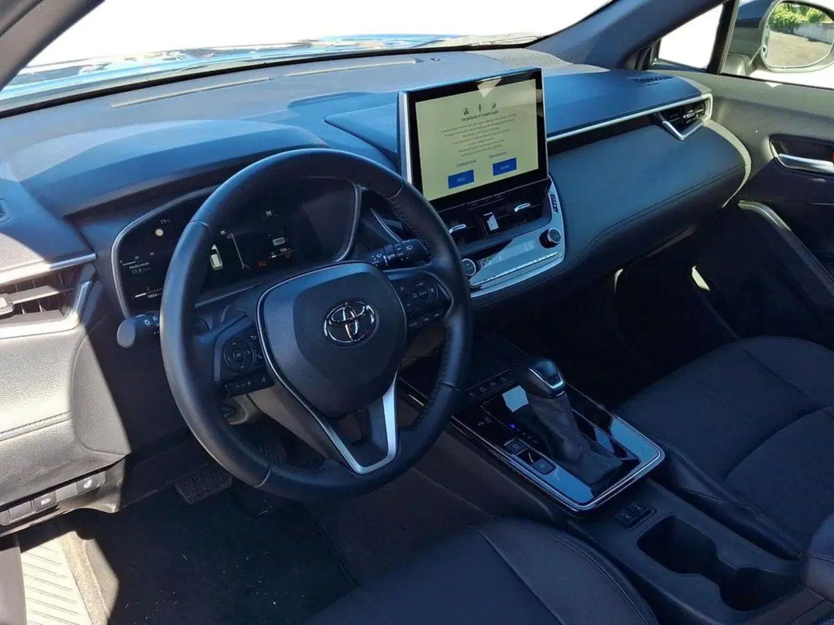 Toyota Corolla Cross usata a Roma (7)