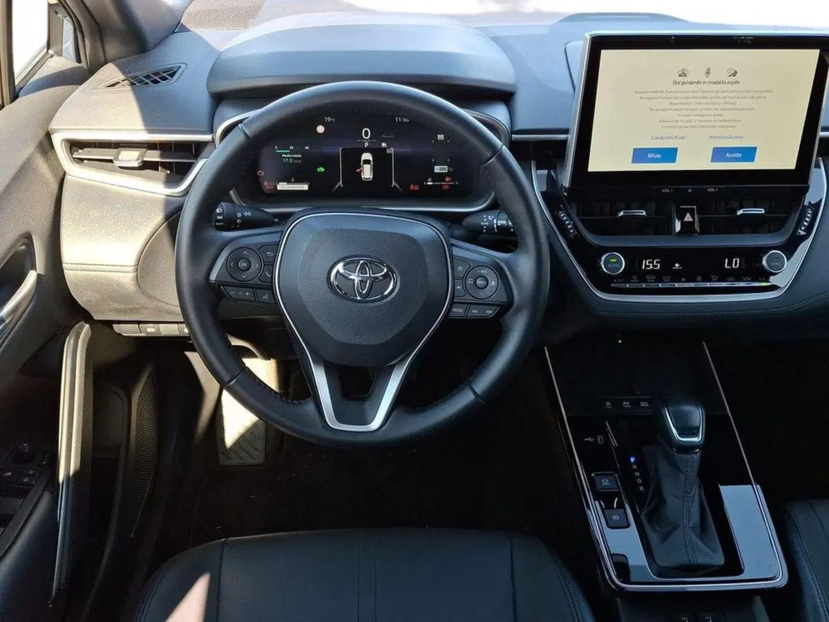 Toyota Corolla Cross usata a Roma (8)
