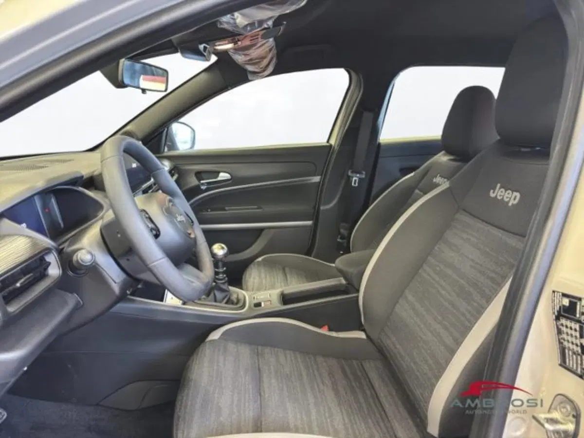 Jeep Avenger nuova a Perugia (10)