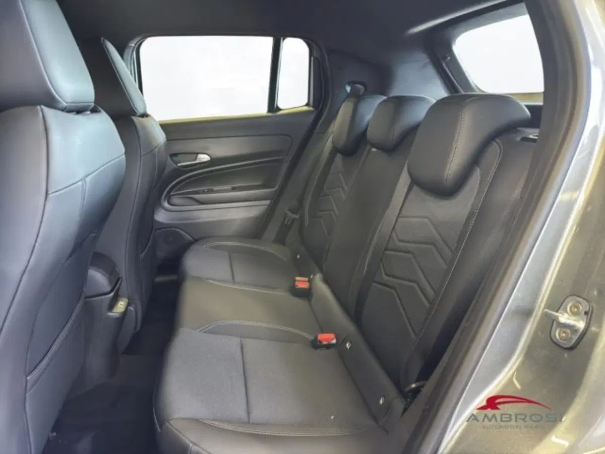 Jeep Avenger nuova a Perugia (9)
