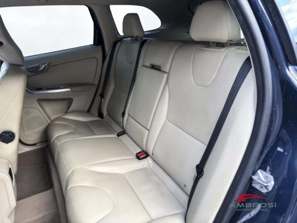Volvo XC60 usata a Perugia (10)