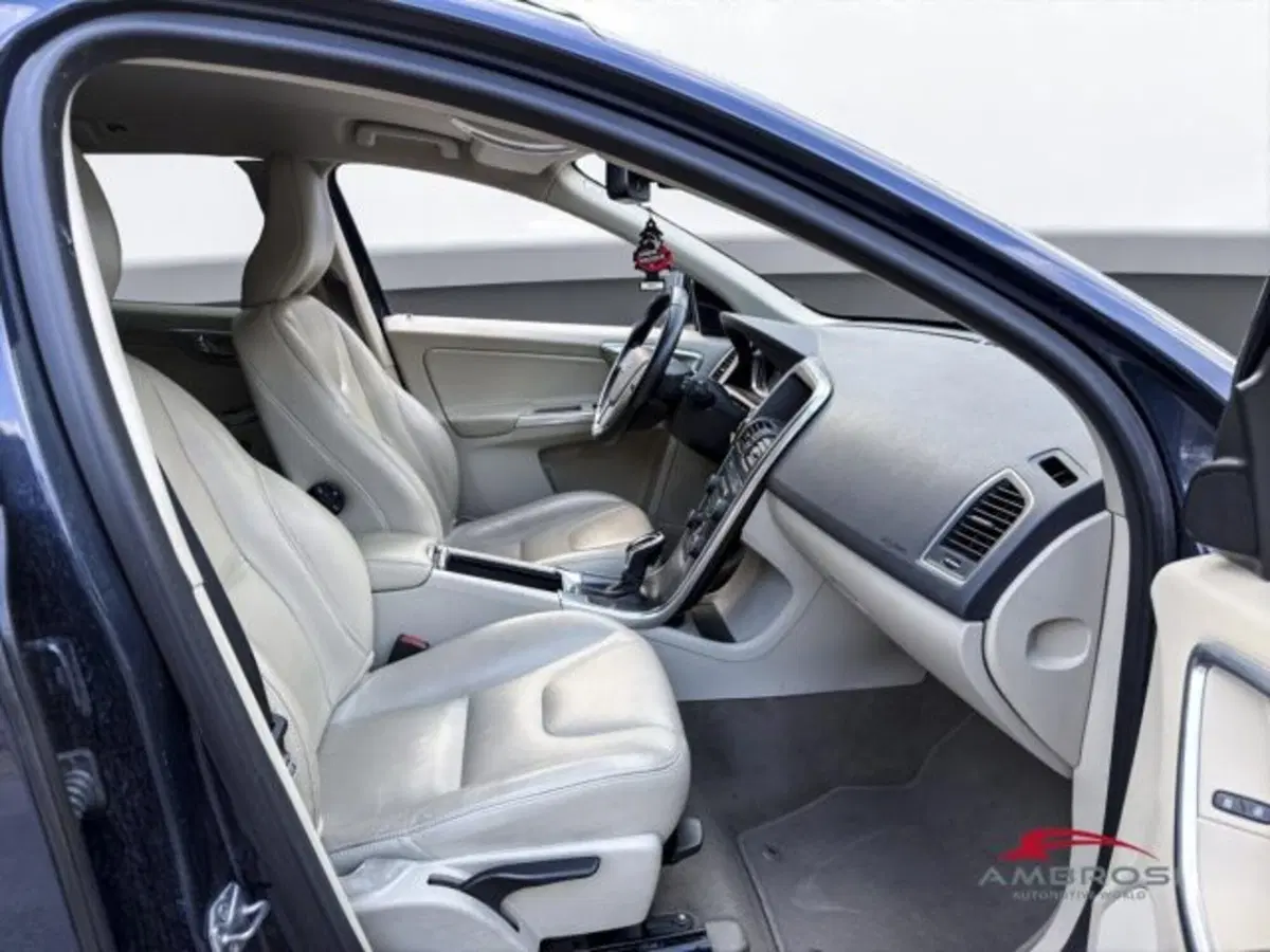 Volvo XC60 usata a Perugia (11)