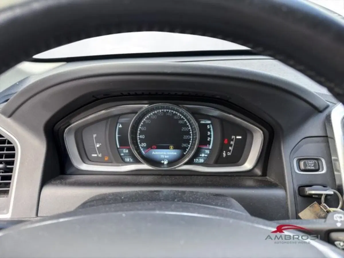 Volvo XC60 usata a Perugia (12)