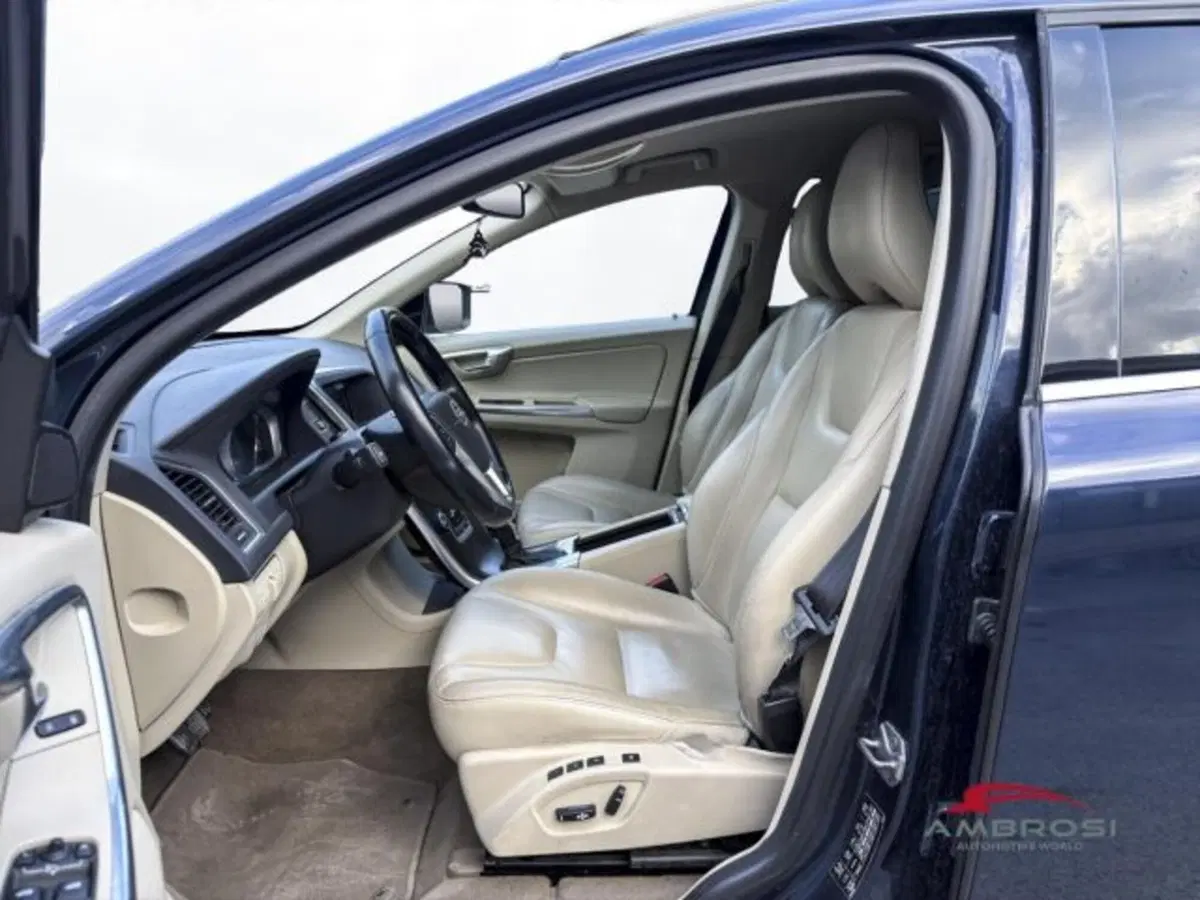 Volvo XC60 usata a Perugia (9)