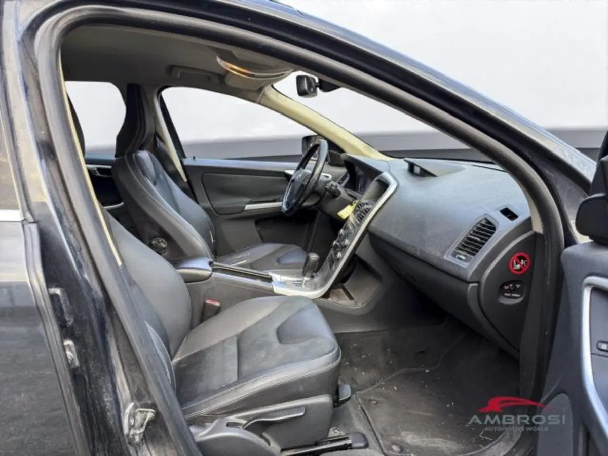 Volvo XC60 usata a Perugia (10)