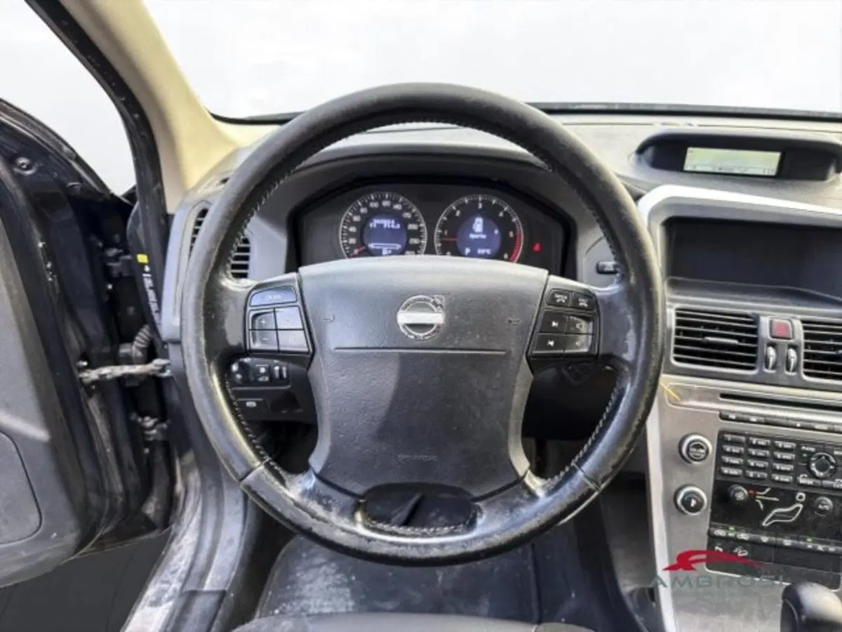 Volvo XC60 usata a Perugia (12)