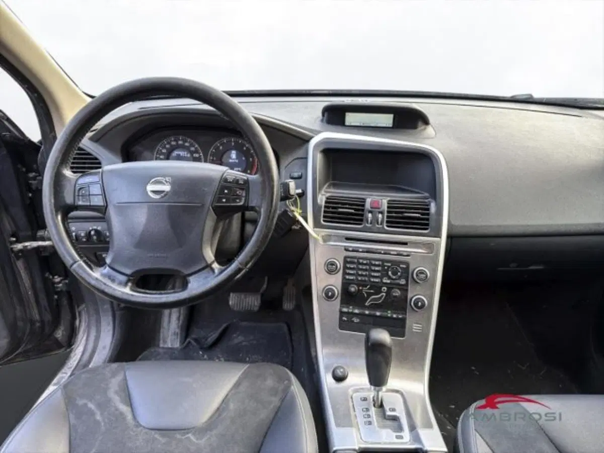 Volvo XC60 usata a Perugia (13)
