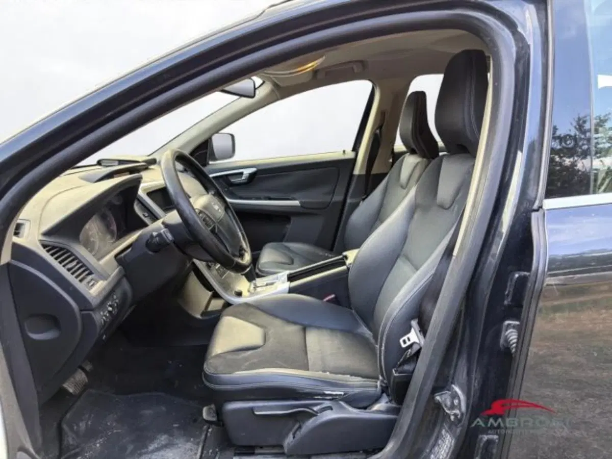 Volvo XC60 usata a Perugia (9)