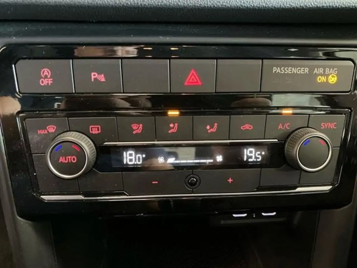 Volkswagen T-Cross usata a Como (17)