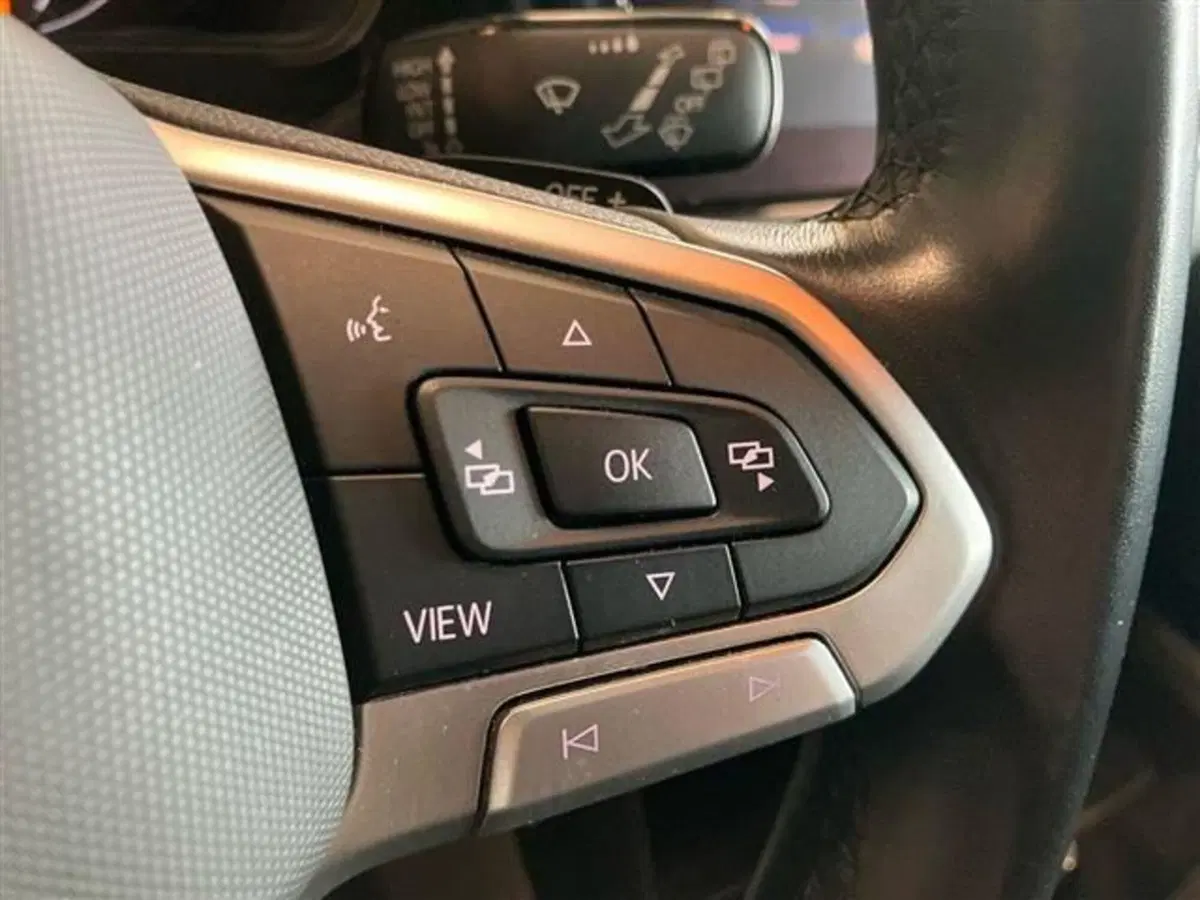 Volkswagen T-Cross usata a Como (18)
