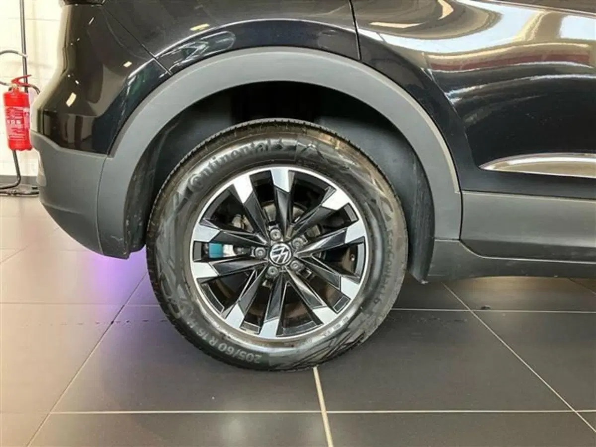 Volkswagen T-Cross usata a Como (8)