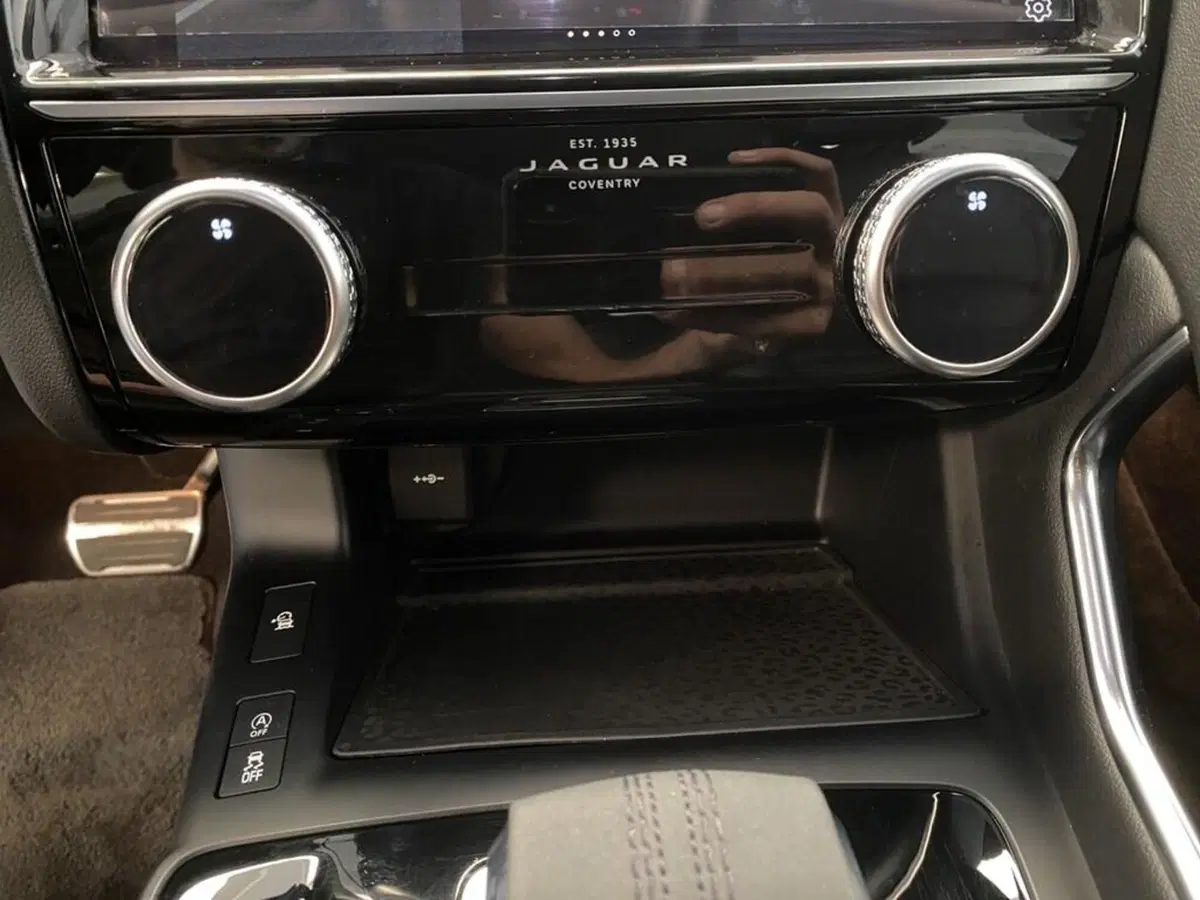 Jaguar E-Pace usata a Torino (11)