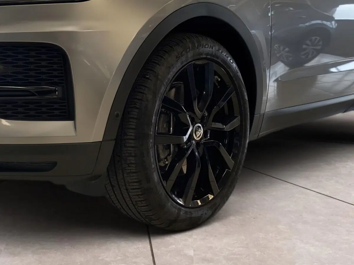 Jaguar E-Pace usata a Torino (15)