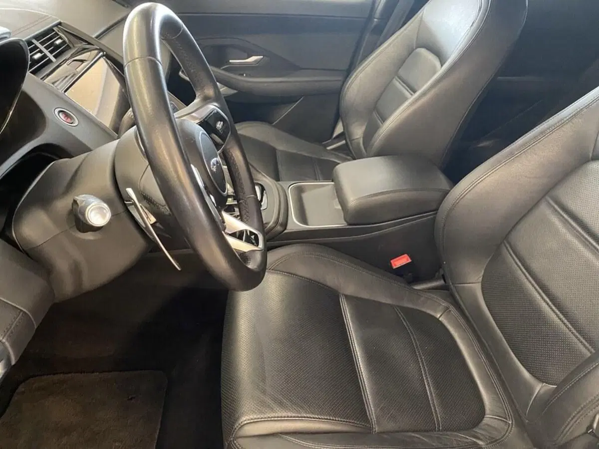 Jaguar E-Pace usata a Torino (7)