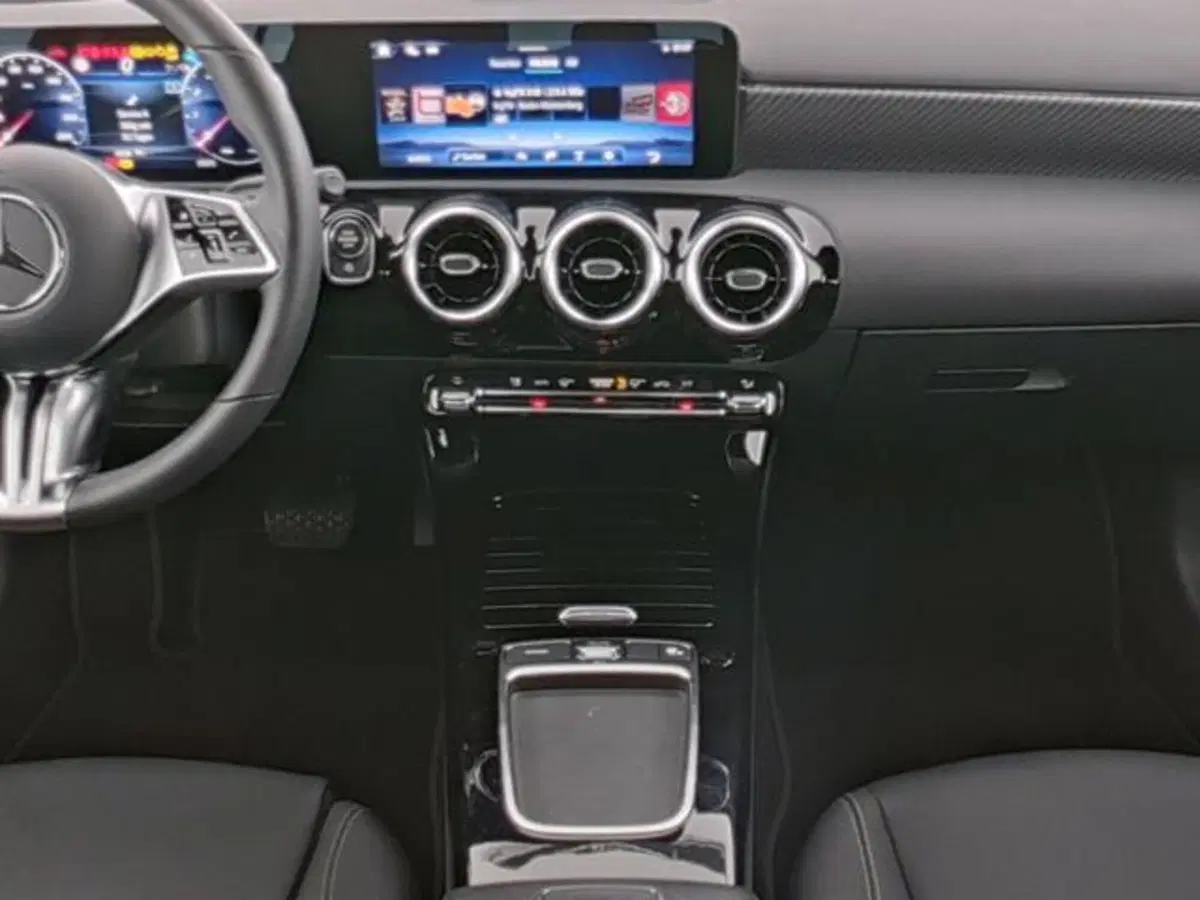 Mercedes-Benz Classe A Sedan usata a Milano (7)
